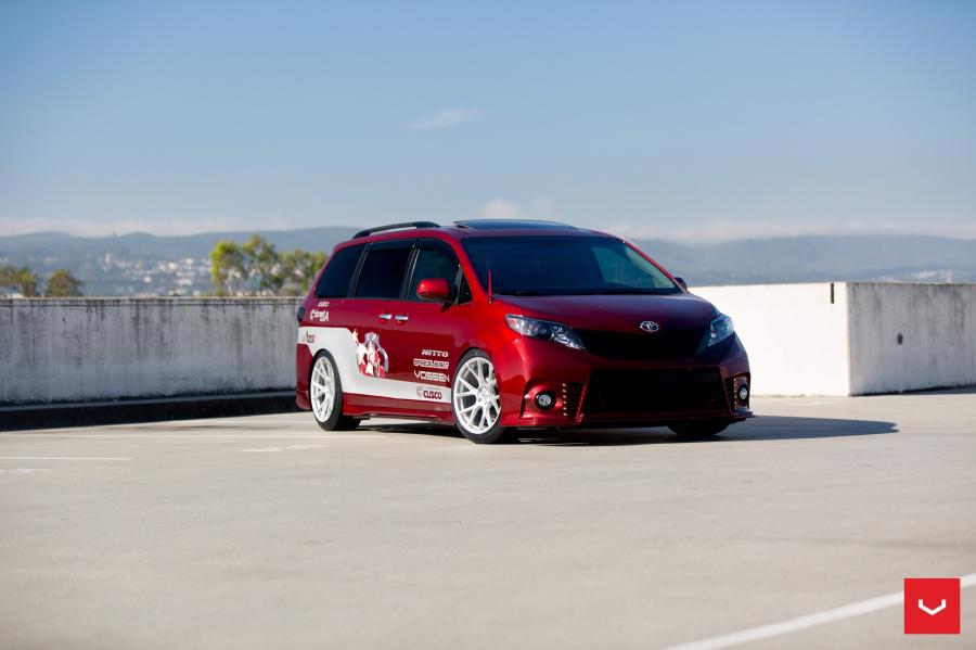  Toyota Sienna by Vossen on Vossen Wheels (VFS6) 2017 года  (фото 26 из 31)